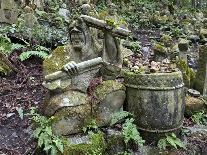 東堂山 満福寺(昭和羅漢)の像