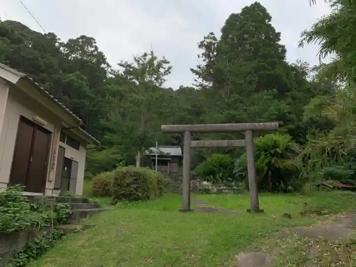 若一神社の鳥居