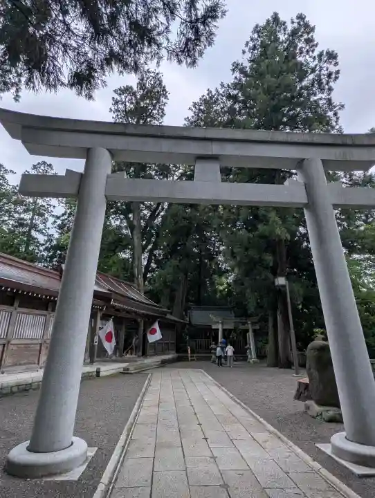 白山比咩神社の{uncategorized: "未分類", other: "その他", undefined: "問題あり", building: "その他建物", grave: "お墓", sacred_gate: "鳥居", guardian: "狛犬", statue: "像", buddha: "仏像", history: "歴史", nature: "自然", garden: "庭園", animal: "動物", pagoda: "塔", temizu: "手水舎", mountain_gate: "山門・神門", sanctuary: "本殿・本堂", subordinate: "末社・摂社", art: "芸術", scenery: "景色", jizo: "地蔵", ema: "絵馬", goshuin: "御朱印", omikuji: "おみくじ", items: "授与品その他", amulet: "お守り", goshuincho: "御朱印帳", eats: "食事", festival: "お祭り", votive_dance: "神楽", shichigosan: "七五三参", wedding: "結婚式", experience: "体験その他", initially: "初詣", around: "周辺", anti_infection: "感染症対策"}