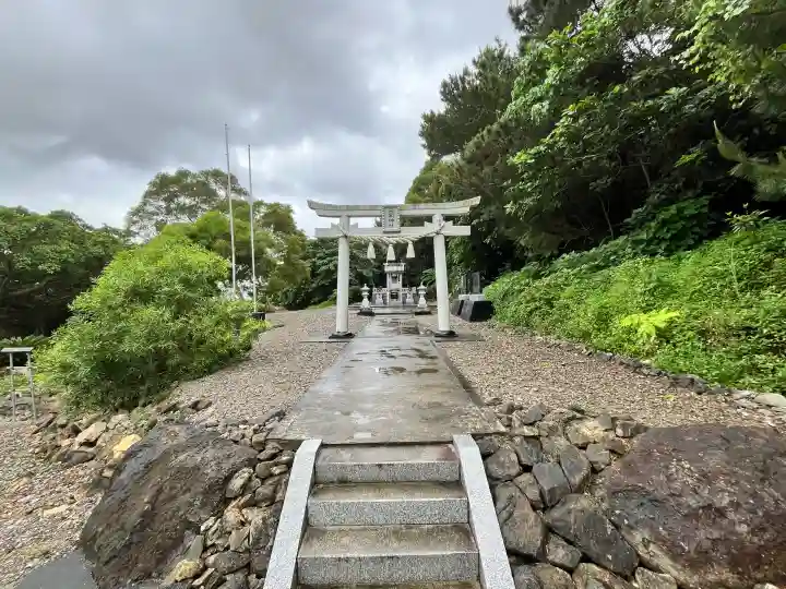 尖閣神社の{uncategorized: "未分類", other: "その他", undefined: "問題あり", building: "その他建物", grave: "お墓", sacred_gate: "鳥居", guardian: "狛犬", statue: "像", buddha: "仏像", history: "歴史", nature: "自然", garden: "庭園", animal: "動物", pagoda: "塔", temizu: "手水舎", mountain_gate: "山門・神門", sanctuary: "本殿・本堂", subordinate: "末社・摂社", art: "芸術", scenery: "景色", jizo: "地蔵", ema: "絵馬", goshuin: "御朱印", omikuji: "おみくじ", items: "授与品その他", amulet: "お守り", goshuincho: "御朱印帳", eats: "食事", festival: "お祭り", votive_dance: "神楽", shichigosan: "七五三参", wedding: "結婚式", experience: "体験その他", initially: "初詣", around: "周辺", anti_infection: "感染症対策"}