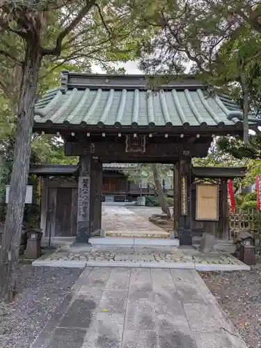 安養寺の山門