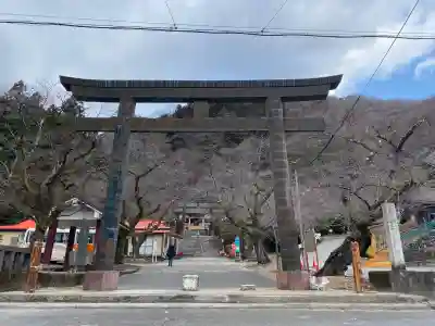 藤原町護国神社の{uncategorized: "未分類", other: "その他", undefined: "問題あり", building: "その他建物", grave: "お墓", sacred_gate: "鳥居", guardian: "狛犬", statue: "像", buddha: "仏像", history: "歴史", nature: "自然", garden: "庭園", animal: "動物", pagoda: "塔", temizu: "手水舎", mountain_gate: "山門・神門", sanctuary: "本殿・本堂", subordinate: "末社・摂社", art: "芸術", scenery: "景色", jizo: "地蔵", ema: "絵馬", goshuin: "御朱印", omikuji: "おみくじ", items: "授与品その他", amulet: "お守り", goshuincho: "御朱印帳", eats: "食事", festival: "お祭り", votive_dance: "神楽", shichigosan: "七五三参", wedding: "結婚式", experience: "体験その他", initially: "初詣", around: "周辺", anti_infection: "感染症対策"}
