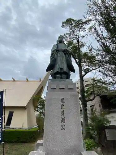 玉造稲荷神社の像