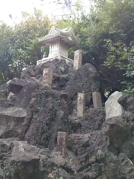 綾瀬稲荷神社の末社・摂社