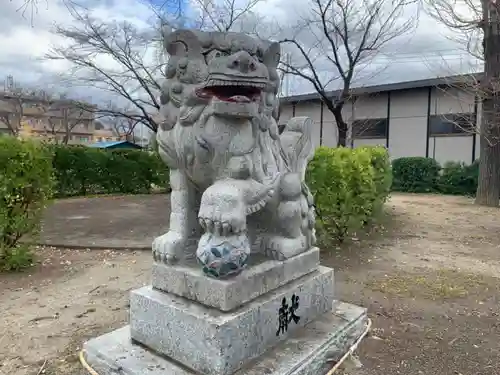 鈴宮諏訪神社の狛犬