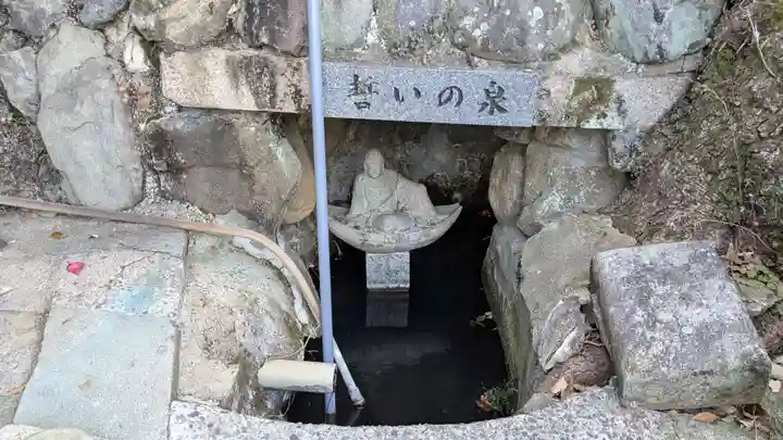 義安寺の庭園