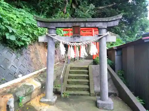 稲荷大神の鳥居