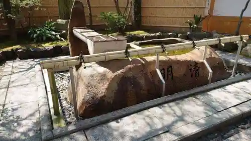 安井金比羅宮の手水舎