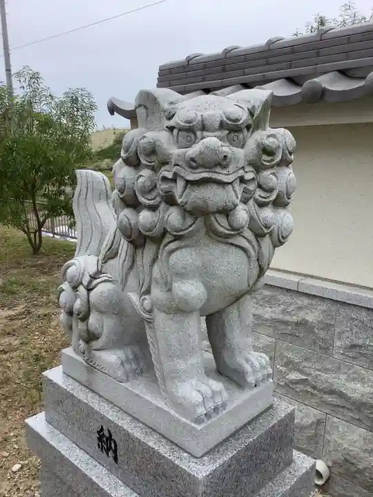 八龍神社(東八龍社)の狛犬