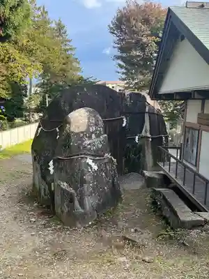 三ツ石神社(岩手県)
