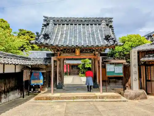 安楽寺の山門