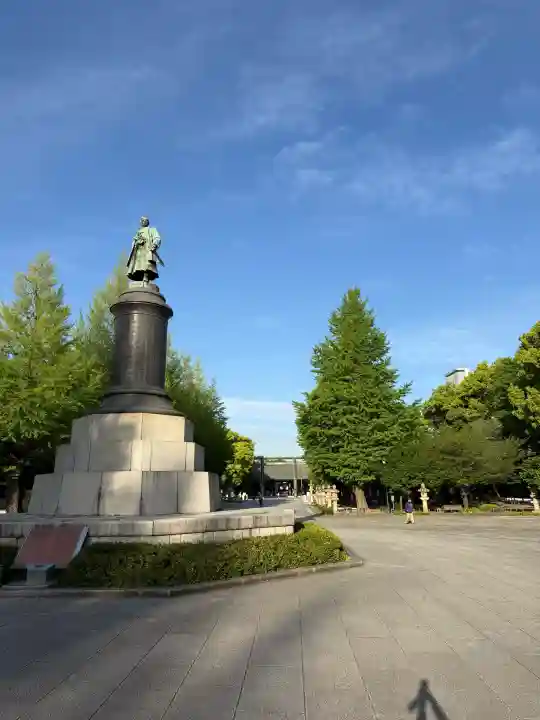 靖國神社の{uncategorized: "未分類", other: "その他", undefined: "問題あり", building: "その他建物", grave: "お墓", sacred_gate: "鳥居", guardian: "狛犬", statue: "像", buddha: "仏像", history: "歴史", nature: "自然", garden: "庭園", animal: "動物", pagoda: "塔", temizu: "手水舎", mountain_gate: "山門・神門", sanctuary: "本殿・本堂", subordinate: "末社・摂社", art: "芸術", scenery: "景色", jizo: "地蔵", ema: "絵馬", goshuin: "御朱印", omikuji: "おみくじ", items: "授与品その他", amulet: "お守り", goshuincho: "御朱印帳", eats: "食事", festival: "お祭り", votive_dance: "神楽", shichigosan: "七五三参", wedding: "結婚式", experience: "体験その他", initially: "初詣", around: "周辺", anti_infection: "感染症対策"}