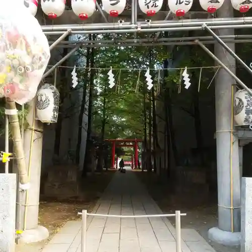 花園神社の山門