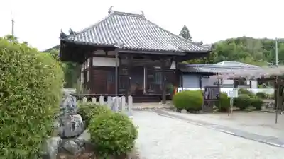 世尊寺の本殿・本堂