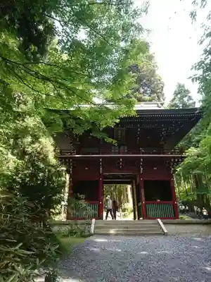 御岩神社の山門・神門