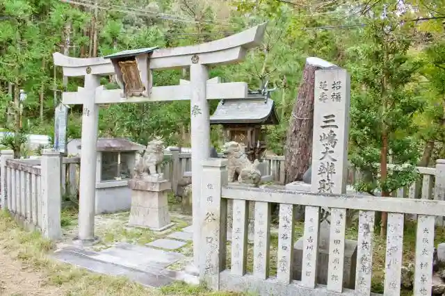 菖蒲谷池三嶋神社の鳥居