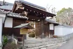 歓喜院の山門