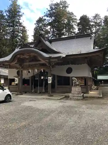 伊和神社の本殿