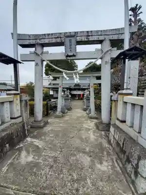 白蛇辨財天の鳥居