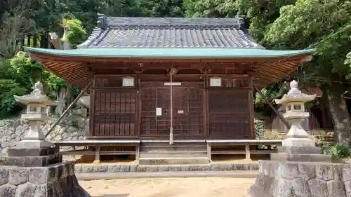 岩上神社の本殿・本堂