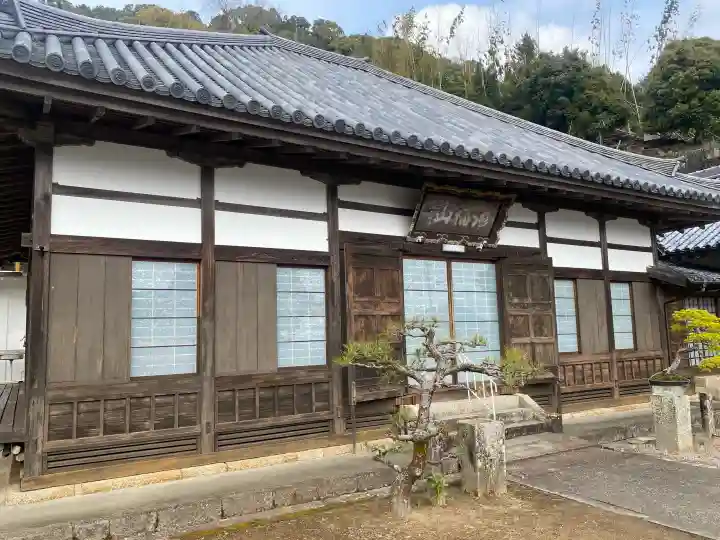 最明寺の{uncategorized: "未分類", other: "その他", undefined: "問題あり", building: "その他建物", grave: "お墓", sacred_gate: "鳥居", guardian: "狛犬", statue: "像", buddha: "仏像", history: "歴史", nature: "自然", garden: "庭園", animal: "動物", pagoda: "塔", temizu: "手水舎", mountain_gate: "山門・神門", sanctuary: "本殿・本堂", subordinate: "末社・摂社", art: "芸術", scenery: "景色", jizo: "地蔵", ema: "絵馬", goshuin: "御朱印", omikuji: "おみくじ", items: "授与品その他", amulet: "お守り", goshuincho: "御朱印帳", eats: "食事", festival: "お祭り", votive_dance: "神楽", shichigosan: "七五三参", wedding: "結婚式", experience: "体験その他", initially: "初詣", around: "周辺", anti_infection: "感染症対策"}