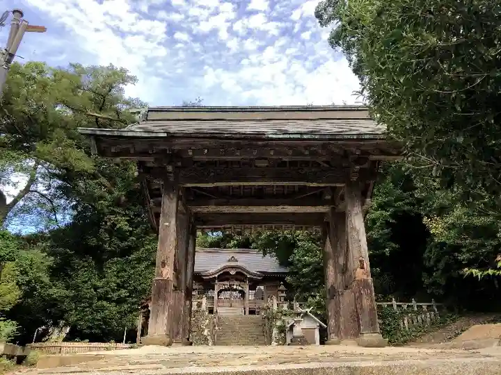 天山社の山門・神門