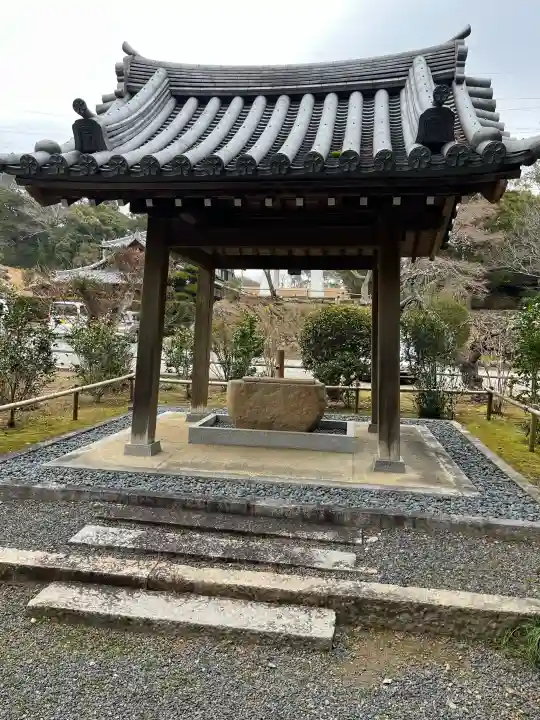 宗隣寺の{uncategorized: "未分類", other: "その他", undefined: "問題あり", building: "その他建物", grave: "お墓", sacred_gate: "鳥居", guardian: "狛犬", statue: "像", buddha: "仏像", history: "歴史", nature: "自然", garden: "庭園", animal: "動物", pagoda: "塔", temizu: "手水舎", mountain_gate: "山門・神門", sanctuary: "本殿・本堂", subordinate: "末社・摂社", art: "芸術", scenery: "景色", jizo: "地蔵", ema: "絵馬", goshuin: "御朱印", omikuji: "おみくじ", items: "授与品その他", amulet: "お守り", goshuincho: "御朱印帳", eats: "食事", festival: "お祭り", votive_dance: "神楽", shichigosan: "七五三参", wedding: "結婚式", experience: "体験その他", initially: "初詣", around: "周辺", anti_infection: "感染症対策"}