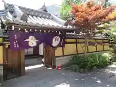 蓮承院の山門