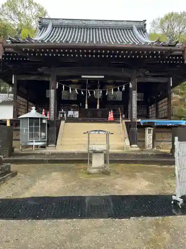 恩徳寺の{uncategorized: "未分類", other: "その他", undefined: "問題あり", building: "その他建物", grave: "お墓", sacred_gate: "鳥居", guardian: "狛犬", statue: "像", buddha: "仏像", history: "歴史", nature: "自然", garden: "庭園", animal: "動物", pagoda: "塔", temizu: "手水舎", mountain_gate: "山門・神門", sanctuary: "本殿・本堂", subordinate: "末社・摂社", art: "芸術", scenery: "景色", jizo: "地蔵", ema: "絵馬", goshuin: "御朱印", omikuji: "おみくじ", items: "授与品その他", amulet: "お守り", goshuincho: "御朱印帳", eats: "食事", festival: "お祭り", votive_dance: "神楽", shichigosan: "七五三参", wedding: "結婚式", experience: "体験その他", initially: "初詣", around: "周辺", anti_infection: "感染症対策"}