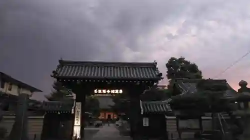 壬生寺の山門・神門