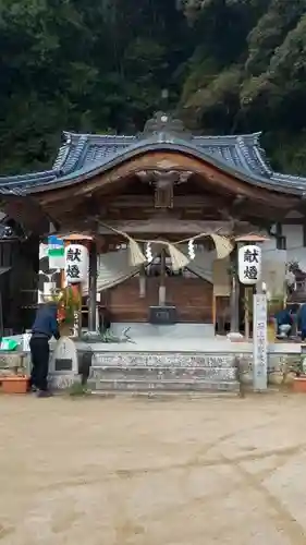 石上布都魂神社の本殿