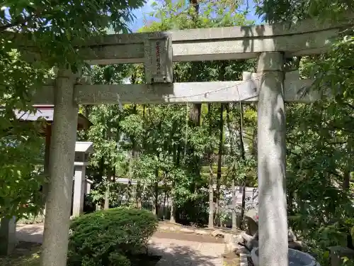 日電玉川稲荷神社の{uncategorized: "未分類", other: "その他", undefined: "問題あり", building: "その他建物", grave: "お墓", sacred_gate: "鳥居", guardian: "狛犬", statue: "像", buddha: "仏像", history: "歴史", nature: "自然", garden: "庭園", animal: "動物", pagoda: "塔", temizu: "手水舎", mountain_gate: "山門・神門", sanctuary: "本殿・本堂", subordinate: "末社・摂社", art: "芸術", scenery: "景色", jizo: "地蔵", ema: "絵馬", goshuin: "御朱印", omikuji: "おみくじ", items: "授与品その他", amulet: "お守り", goshuincho: "御朱印帳", eats: "食事", festival: "お祭り", votive_dance: "神楽", shichigosan: "七五三参", wedding: "結婚式", experience: "体験その他", initially: "初詣", around: "周辺", anti_infection: "感染症対策"}