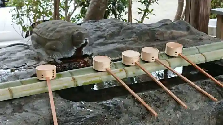 等彌神社の手水舎