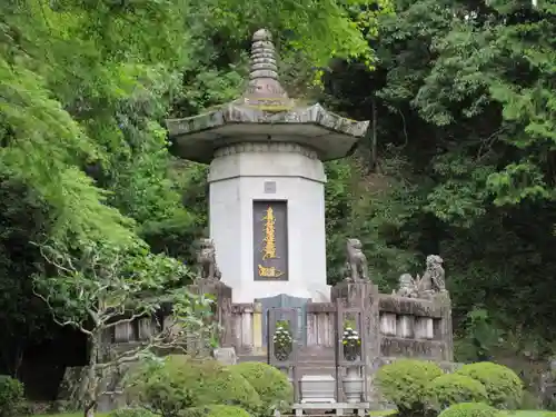 久遠寺御廟所(山梨県)