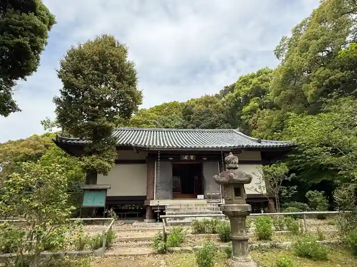 白毫寺の{uncategorized: "未分類", other: "その他", undefined: "問題あり", building: "その他建物", grave: "お墓", sacred_gate: "鳥居", guardian: "狛犬", statue: "像", buddha: "仏像", history: "歴史", nature: "自然", garden: "庭園", animal: "動物", pagoda: "塔", temizu: "手水舎", mountain_gate: "山門・神門", sanctuary: "本殿・本堂", subordinate: "末社・摂社", art: "芸術", scenery: "景色", jizo: "地蔵", ema: "絵馬", goshuin: "御朱印", omikuji: "おみくじ", items: "授与品その他", amulet: "お守り", goshuincho: "御朱印帳", eats: "食事", festival: "お祭り", votive_dance: "神楽", shichigosan: "七五三参", wedding: "結婚式", experience: "体験その他", initially: "初詣", around: "周辺", anti_infection: "感染症対策"}