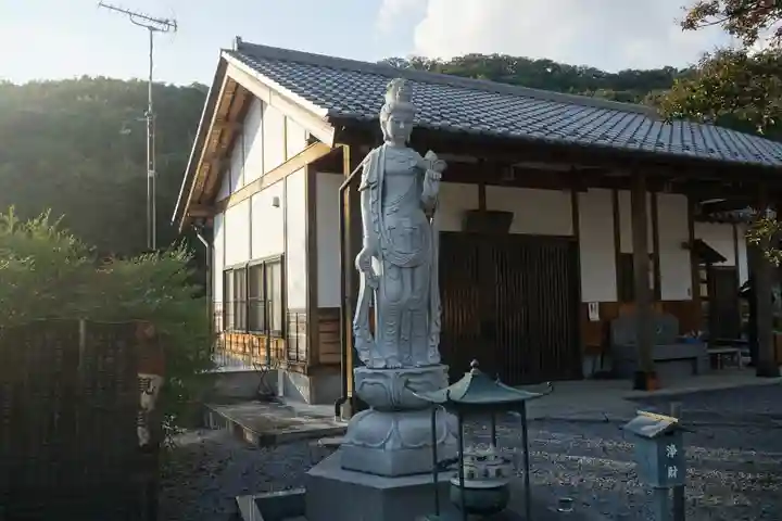 明鏡山龍雲寺の本殿・本堂