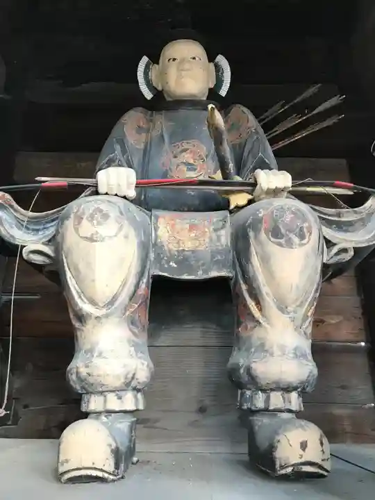 曩祖八幡宮の像