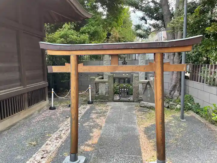 嶺御嶽神社の末社・摂社