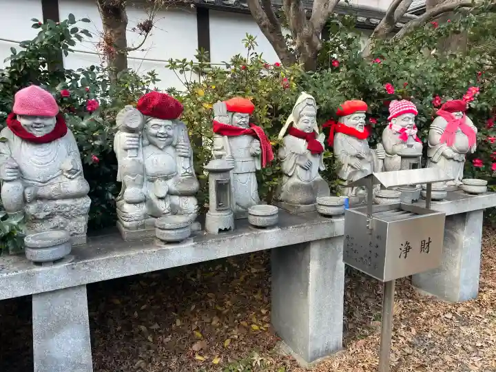 行願寺(革堂)の{uncategorized: "未分類", other: "その他", undefined: "問題あり", building: "その他建物", grave: "お墓", sacred_gate: "鳥居", guardian: "狛犬", statue: "像", buddha: "仏像", history: "歴史", nature: "自然", garden: "庭園", animal: "動物", pagoda: "塔", temizu: "手水舎", mountain_gate: "山門・神門", sanctuary: "本殿・本堂", subordinate: "末社・摂社", art: "芸術", scenery: "景色", jizo: "地蔵", ema: "絵馬", goshuin: "御朱印", omikuji: "おみくじ", items: "授与品その他", amulet: "お守り", goshuincho: "御朱印帳", eats: "食事", festival: "お祭り", votive_dance: "神楽", shichigosan: "七五三参", wedding: "結婚式", experience: "体験その他", initially: "初詣", around: "周辺", anti_infection: "感染症対策"}