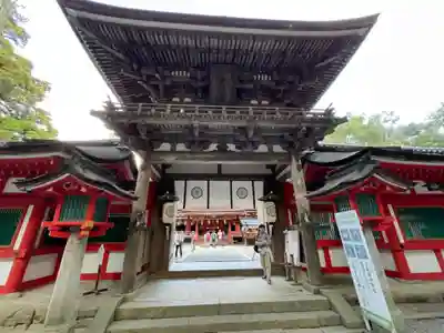 石上神宮の山門・神門