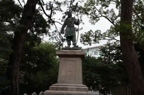 焼津神社の像