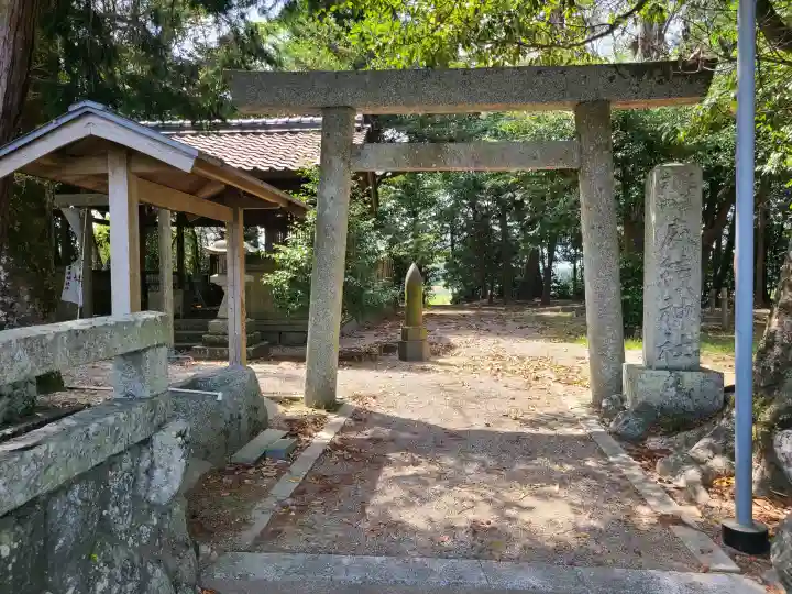 麻續神社の{uncategorized: "未分類", other: "その他", undefined: "問題あり", building: "その他建物", grave: "お墓", sacred_gate: "鳥居", guardian: "狛犬", statue: "像", buddha: "仏像", history: "歴史", nature: "自然", garden: "庭園", animal: "動物", pagoda: "塔", temizu: "手水舎", mountain_gate: "山門・神門", sanctuary: "本殿・本堂", subordinate: "末社・摂社", art: "芸術", scenery: "景色", jizo: "地蔵", ema: "絵馬", goshuin: "御朱印", omikuji: "おみくじ", items: "授与品その他", amulet: "お守り", goshuincho: "御朱印帳", eats: "食事", festival: "お祭り", votive_dance: "神楽", shichigosan: "七五三参", wedding: "結婚式", experience: "体験その他", initially: "初詣", around: "周辺", anti_infection: "感染症対策"}