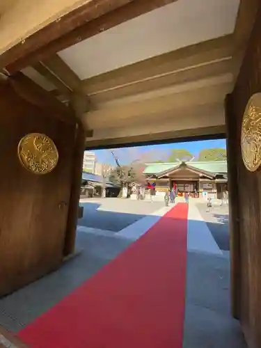 東郷神社の山門