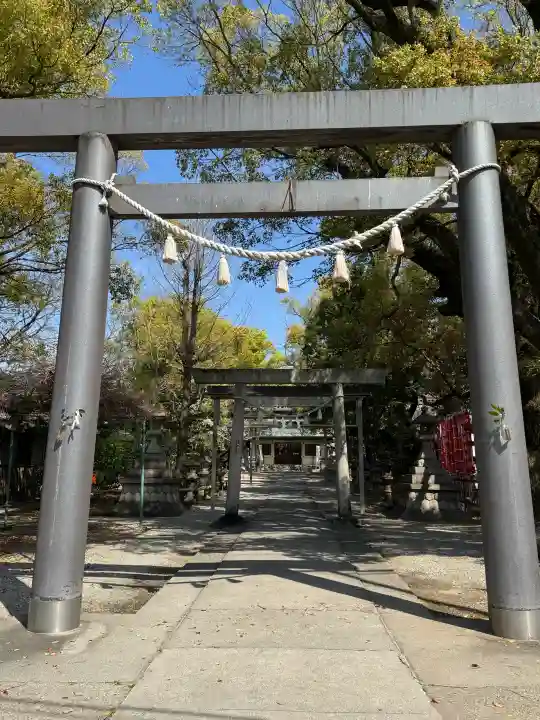六所社(下飯田)の{uncategorized: "未分類", other: "その他", undefined: "問題あり", building: "その他建物", grave: "お墓", sacred_gate: "鳥居", guardian: "狛犬", statue: "像", buddha: "仏像", history: "歴史", nature: "自然", garden: "庭園", animal: "動物", pagoda: "塔", temizu: "手水舎", mountain_gate: "山門・神門", sanctuary: "本殿・本堂", subordinate: "末社・摂社", art: "芸術", scenery: "景色", jizo: "地蔵", ema: "絵馬", goshuin: "御朱印", omikuji: "おみくじ", items: "授与品その他", amulet: "お守り", goshuincho: "御朱印帳", eats: "食事", festival: "お祭り", votive_dance: "神楽", shichigosan: "七五三参", wedding: "結婚式", experience: "体験その他", initially: "初詣", around: "周辺", anti_infection: "感染症対策"}