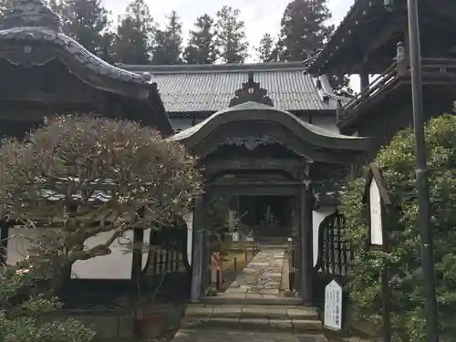 誕生寺の本殿