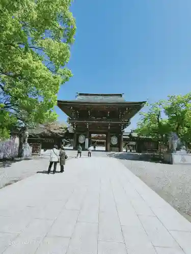 寒川神社の山門