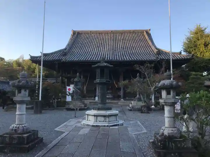 穴太寺の本殿・本堂