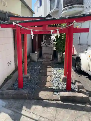 小林稲荷神社の{uncategorized: "未分類", other: "その他", undefined: "問題あり", building: "その他建物", grave: "お墓", sacred_gate: "鳥居", guardian: "狛犬", statue: "像", buddha: "仏像", history: "歴史", nature: "自然", garden: "庭園", animal: "動物", pagoda: "塔", temizu: "手水舎", mountain_gate: "山門・神門", sanctuary: "本殿・本堂", subordinate: "末社・摂社", art: "芸術", scenery: "景色", jizo: "地蔵", ema: "絵馬", goshuin: "御朱印", omikuji: "おみくじ", items: "授与品その他", amulet: "お守り", goshuincho: "御朱印帳", eats: "食事", festival: "お祭り", votive_dance: "神楽", shichigosan: "七五三参", wedding: "結婚式", experience: "体験その他", initially: "初詣", around: "周辺", anti_infection: "感染症対策"}