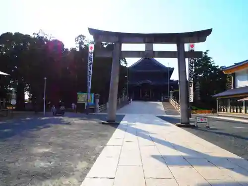 豊川閣　妙厳寺の鳥居