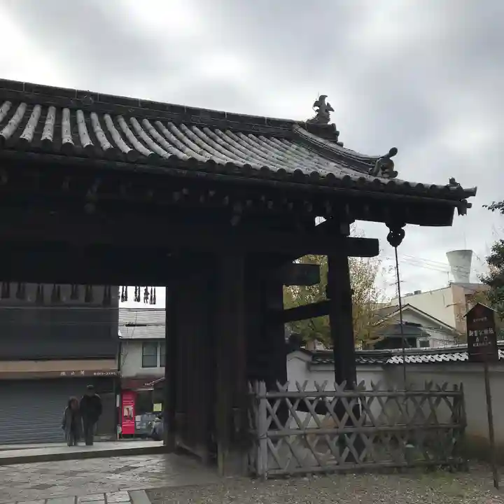御香宮神社の山門・神門